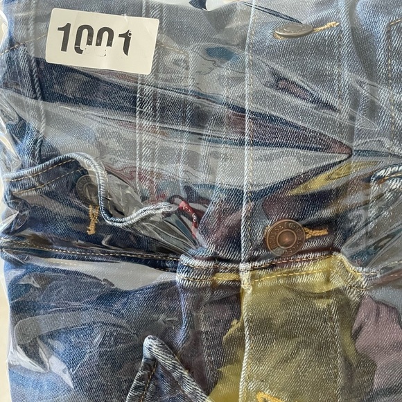 Levi's
•Denim Blue Trucker Jacket
•Classic 90's Style
•Casual
•Size Large - Picture 8 of 8